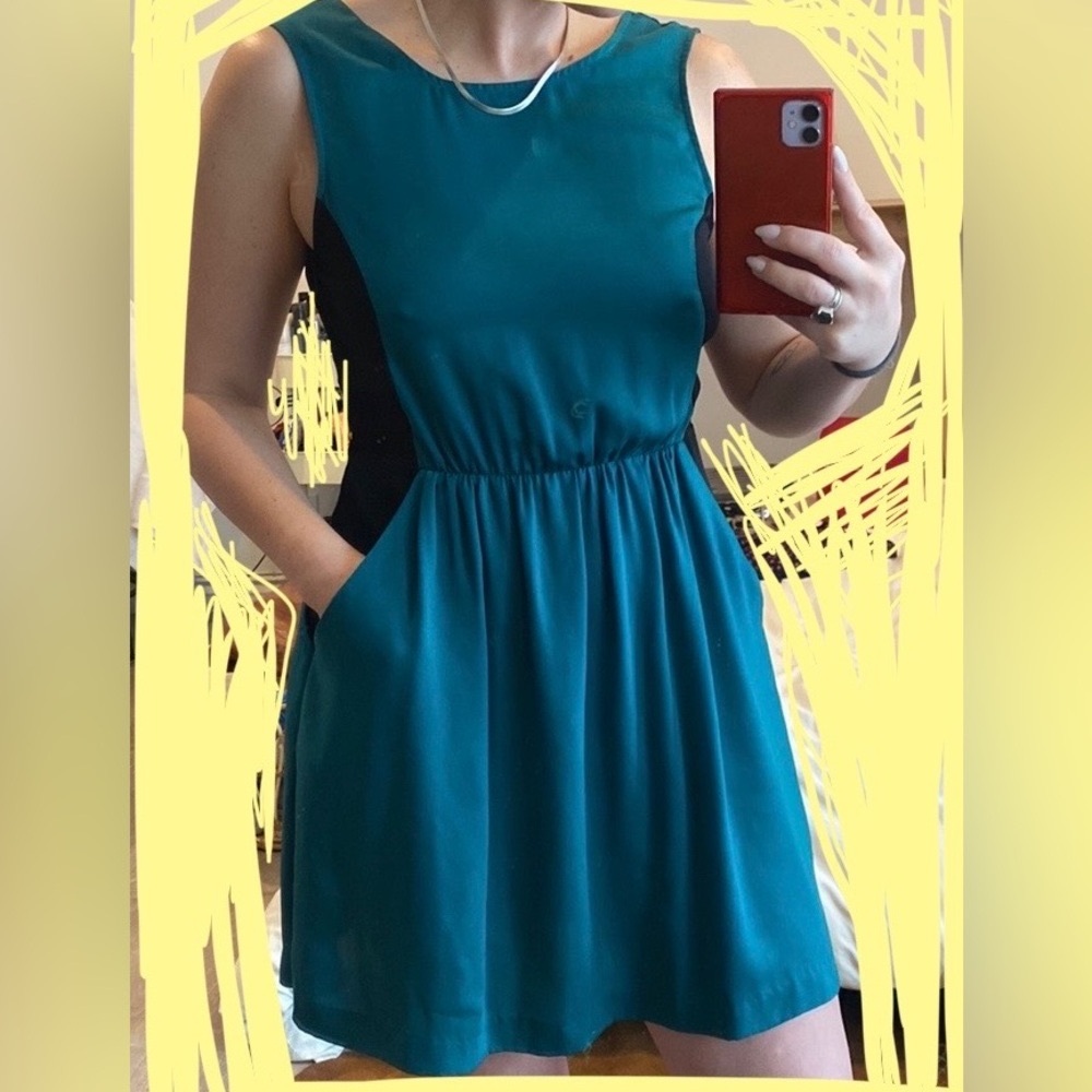 URBAN OUTFITTERS - emerald and black short dress with pockets and low back